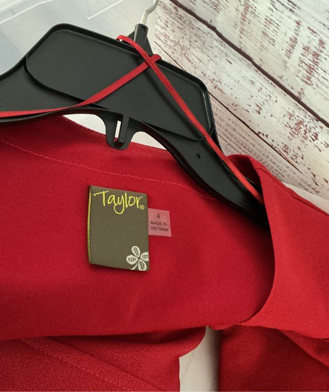 NWT Women's Taylor Classic Red Button Down Dress Size 4 Retail $200