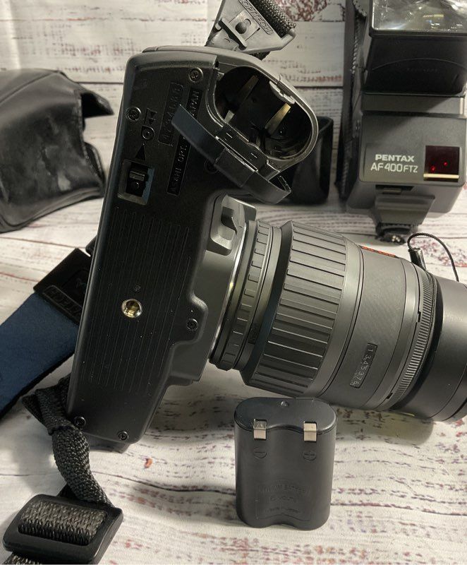 Pentax SF10 35mm Film Camera 35-135mm Lens & Pentax AF400FTZ Auto Flash