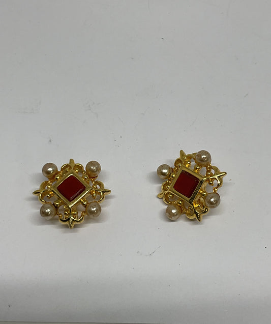 MMA Metropolitan Museum of Art Gold Tone Vintage Clip On Earrings