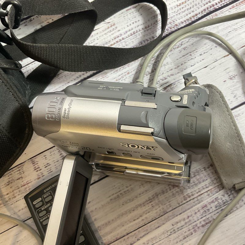 SONY DCR-HC32 Handycam Mini DV Camcorder Video Camera- FOR PARTS- NO CHARGER