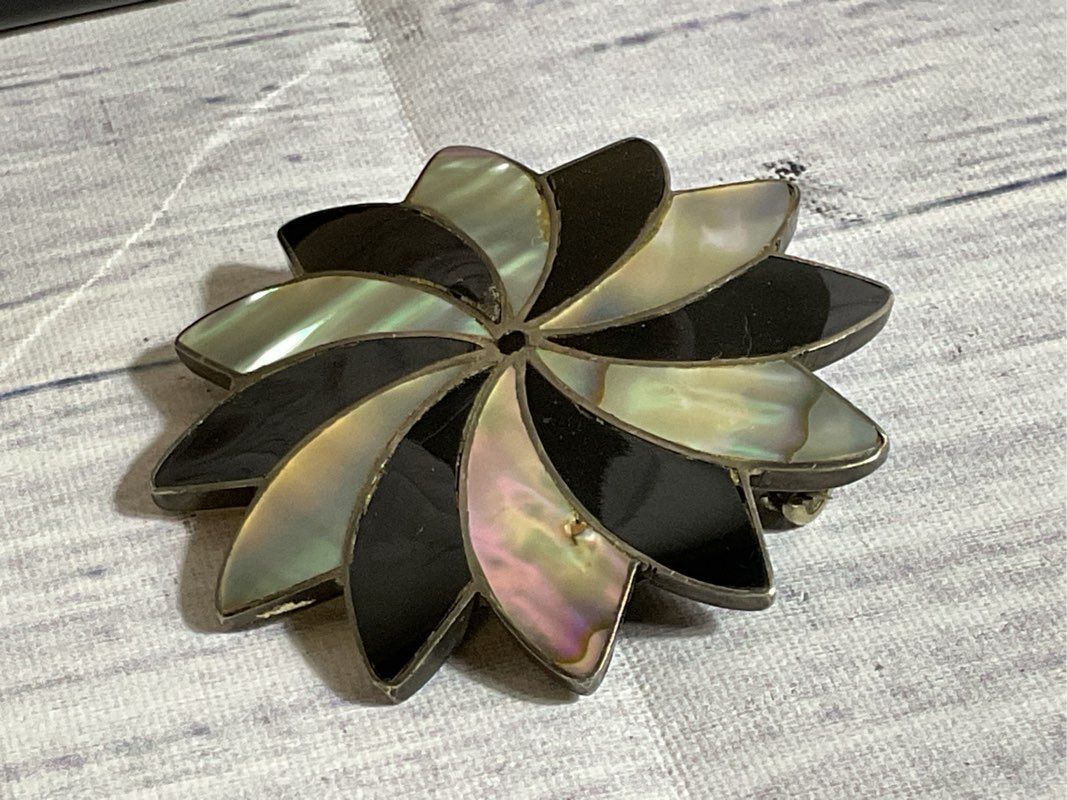 VTG. TAXCO Mexico Sterling Onyx & Abalone Inlay Pinwheel 1.75" Brooch- 9.37g