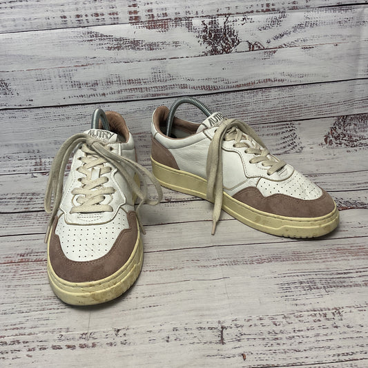 Autry Medalist Low-Top White Athletic Shoe Women Size 9.5