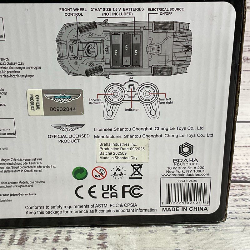NEW Aston Martin Official V12 Vantage Red 1:24 Scale Full Function R/C Car 2025