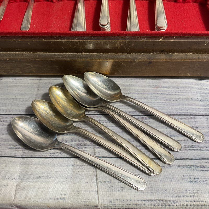 VTG. Oneida Community Elaine Silver Plate 41 Pc. Flatware Set In Wooden Case