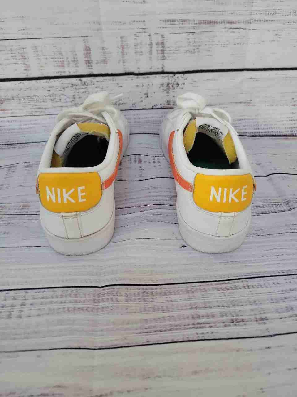 Women's Nike Dunk Low mini swoosh White & Orange Sneaker Size 8.5