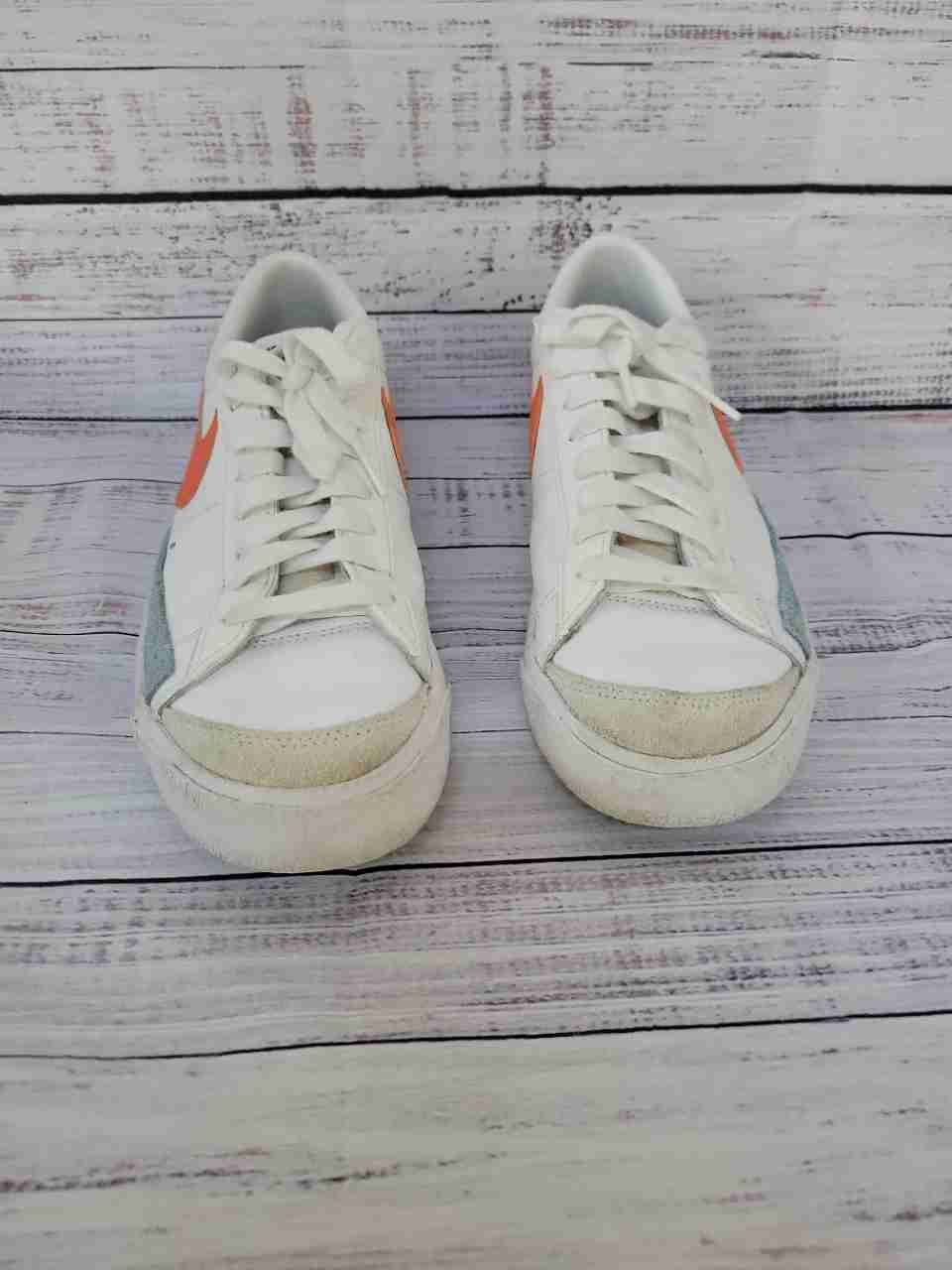 Women's Nike Dunk Low mini swoosh White & Orange Sneaker Size 8.5