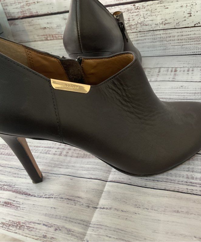 Women's Coach Seneca Brown Booties Size 7