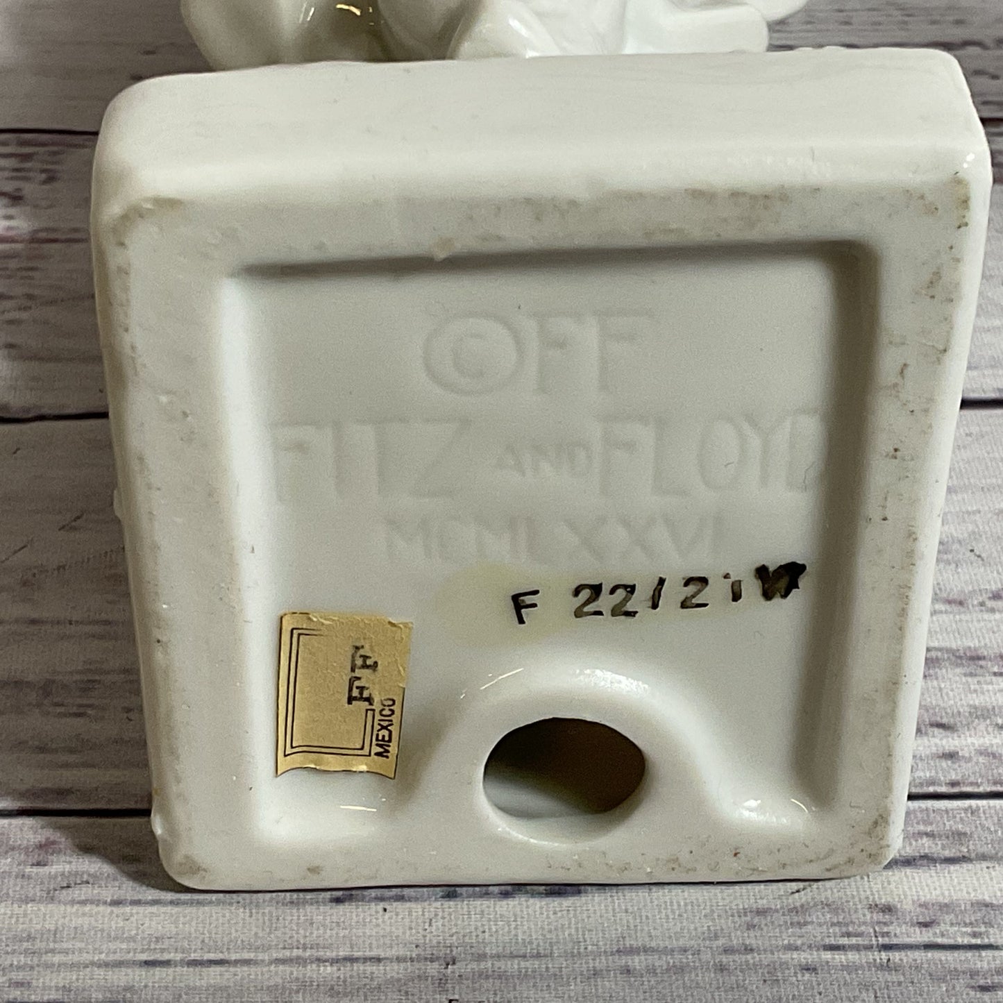 VTG FITZ & FLOYD Chinoiserie Blanc De Chine Chinese Figurine Man w/Parasol- 8.5"