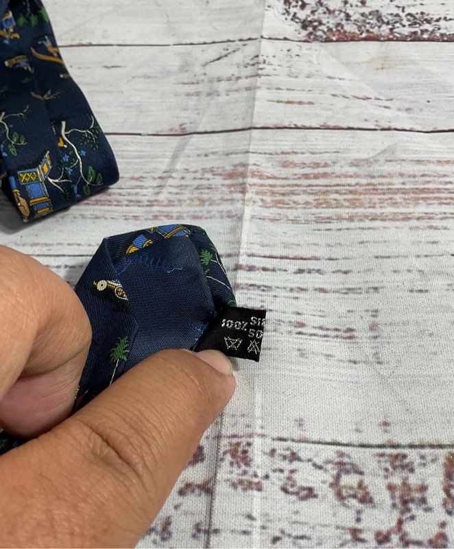 Salvatore Ferragamo Men's Blue 100% Silk Asian Culture Print Made in Italy