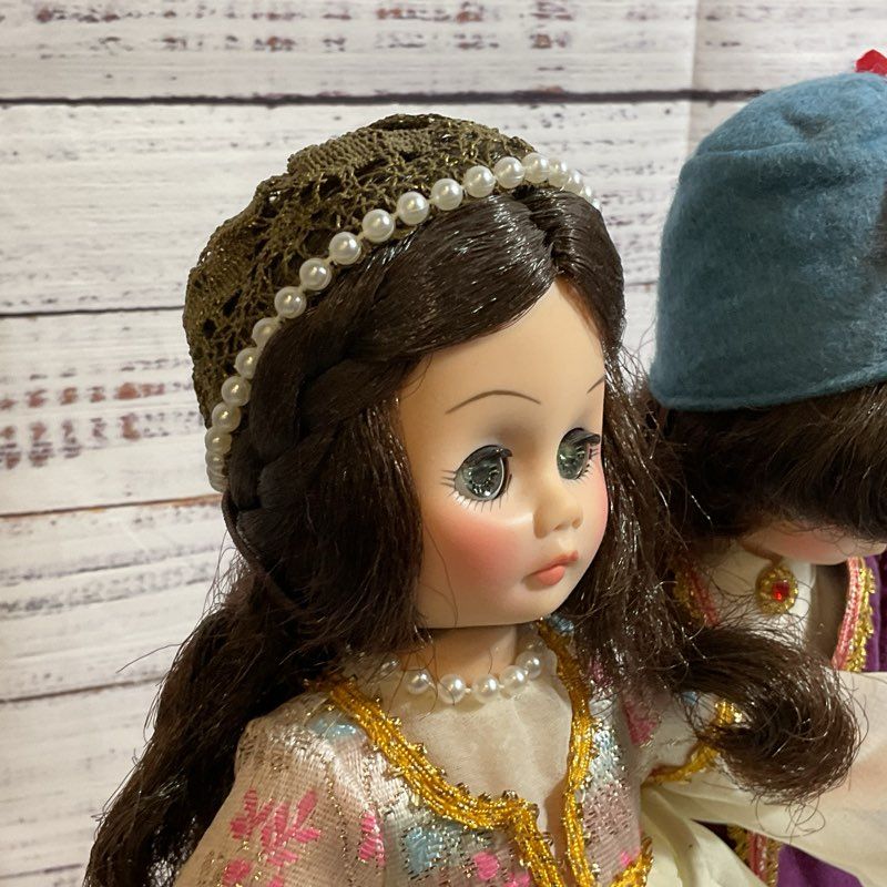 VTG. MADAME ALEXANDER Romeo & Juliet Porcelain Dolls- 11"