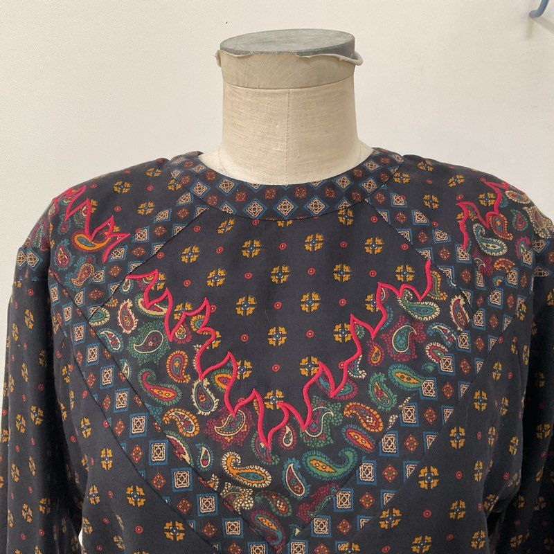 VTG. Diane Freis Black Paisley w/ Red Flame Embroidery Women's Tunic Blouse