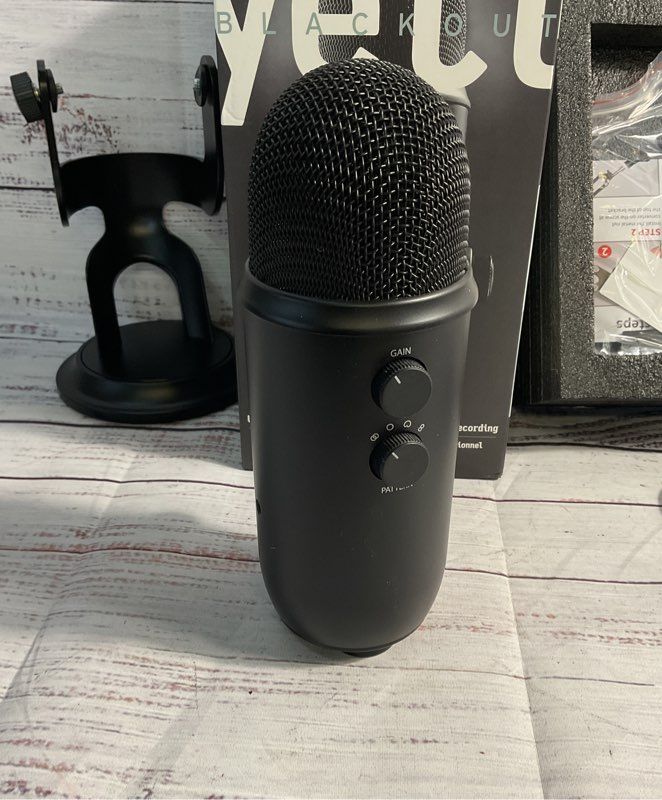 BLUE Blue Yeti Blackout USB Microphone A00132