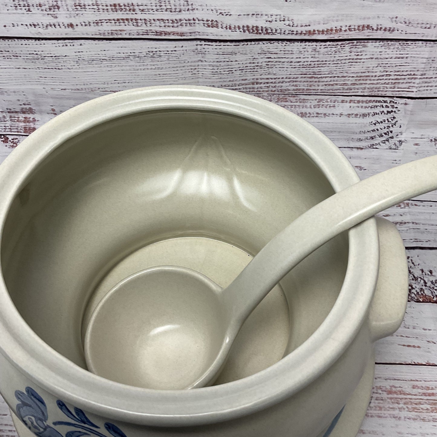 Pfaltzgraff Yorktowne Ceramic Soup Tureen With Lid & Ladle Plate
