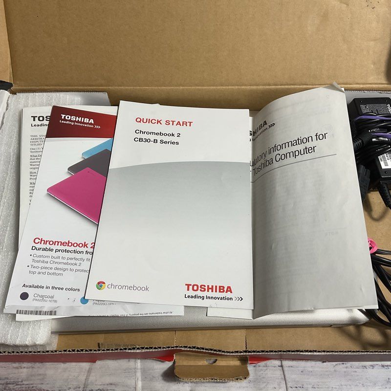 Toshiba Chromebook CB30-A3120 Silver 13.3" + Manuals, Works