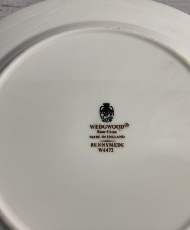 Wedgwood Runnymede 6 Appetizer Plates & 3 Saucers Bone China England W4472