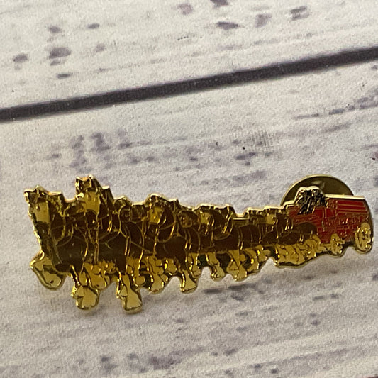VINTAGE ANHEUSER BUSCH Clydesdales Horses Wagon Vintage Lapel Pin
