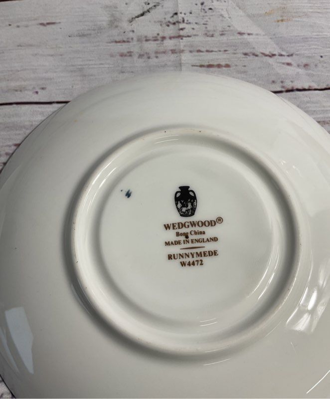 Wedgwood Runnymede 6 Appetizer Plates & 3 Saucers Bone China England W4472