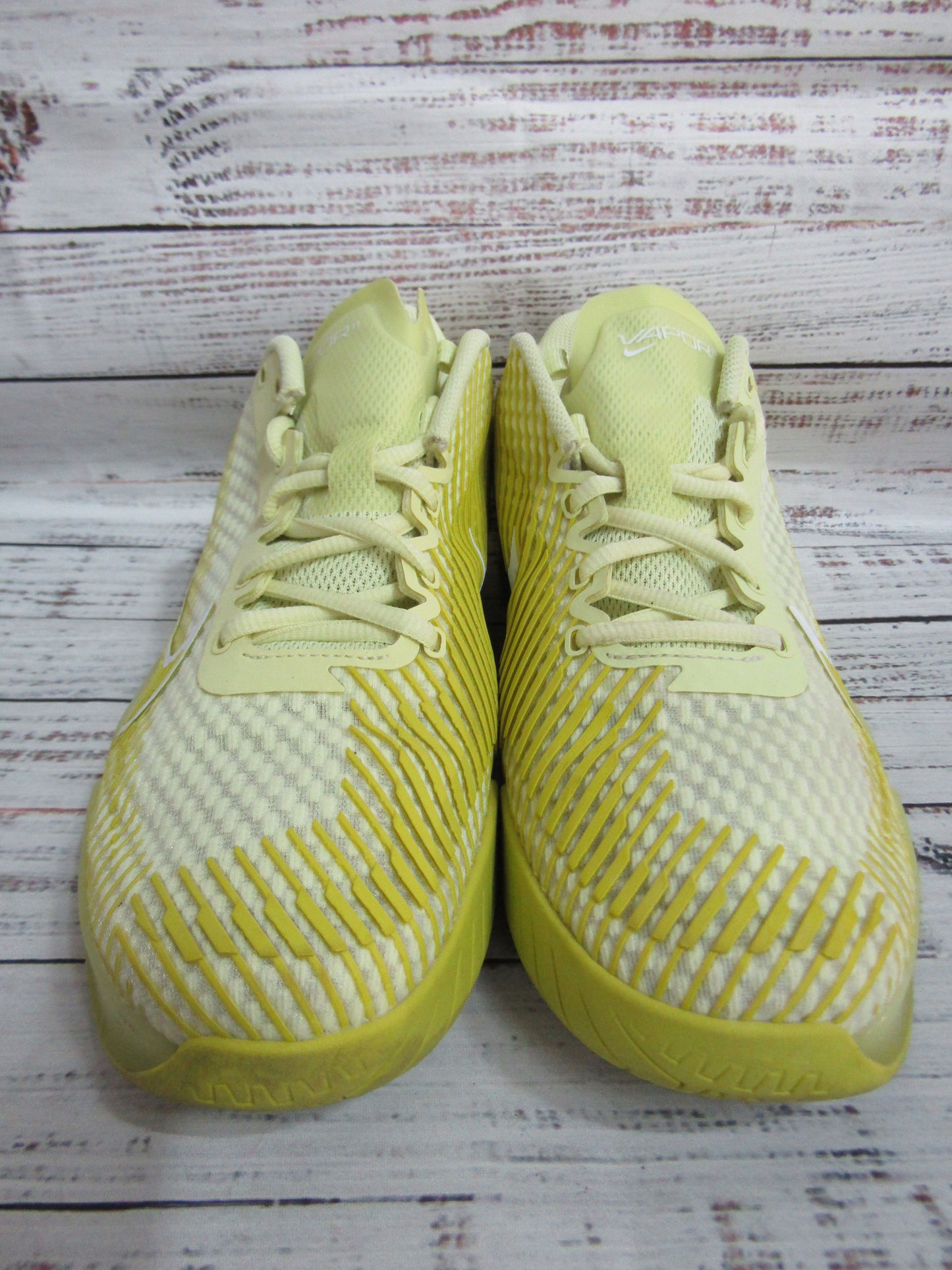 Nike Air Zoom Vapor 11 Women's Luminous Green Low Top Sneakers Size 9 DR6965-300