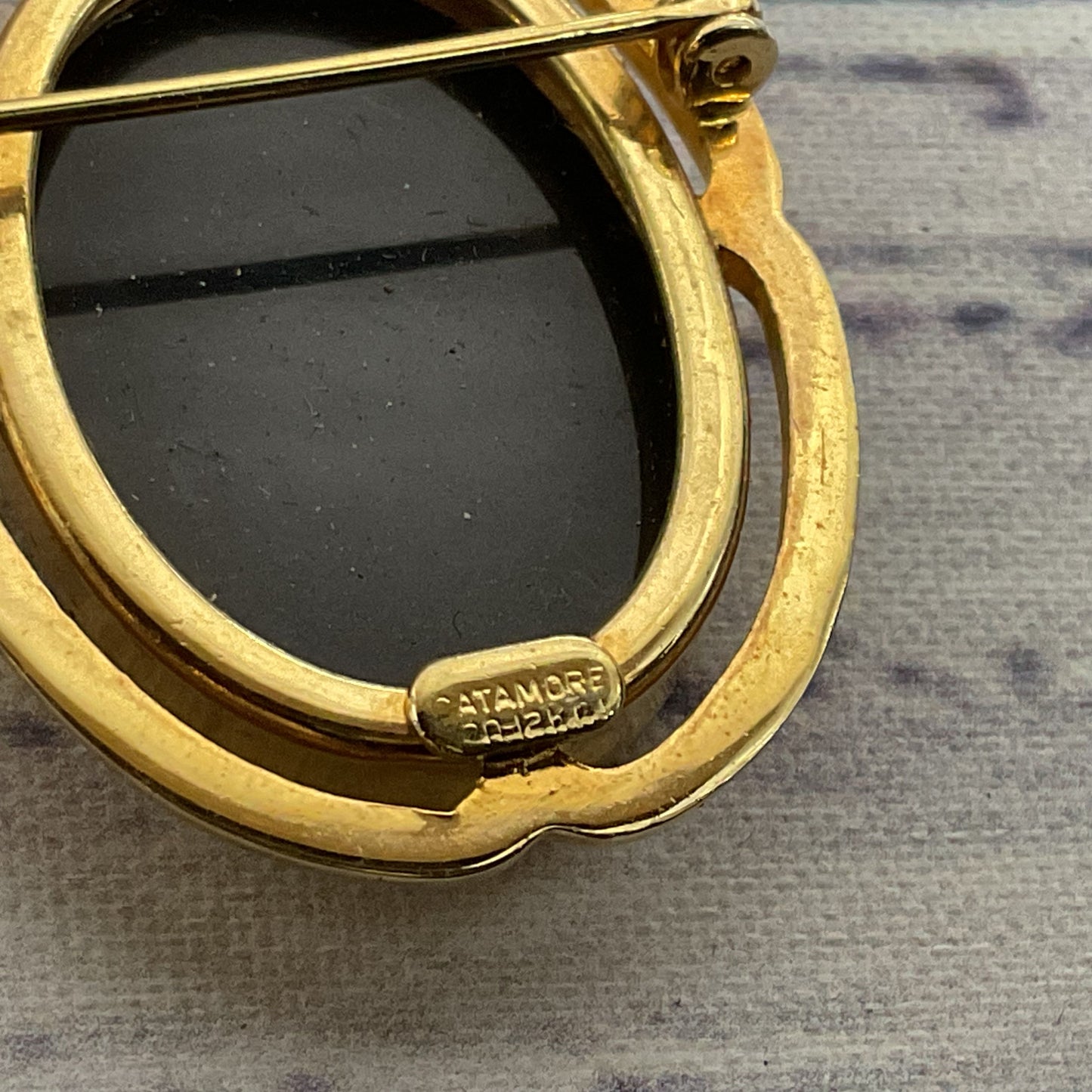 VTG. CATAMORE 1/20 12K Gold Filled & Onyx Brooch- 1.25"