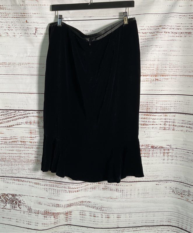 NWT Women's Armani Collezioni Black Velvet Skirt Size 12 Retail $525