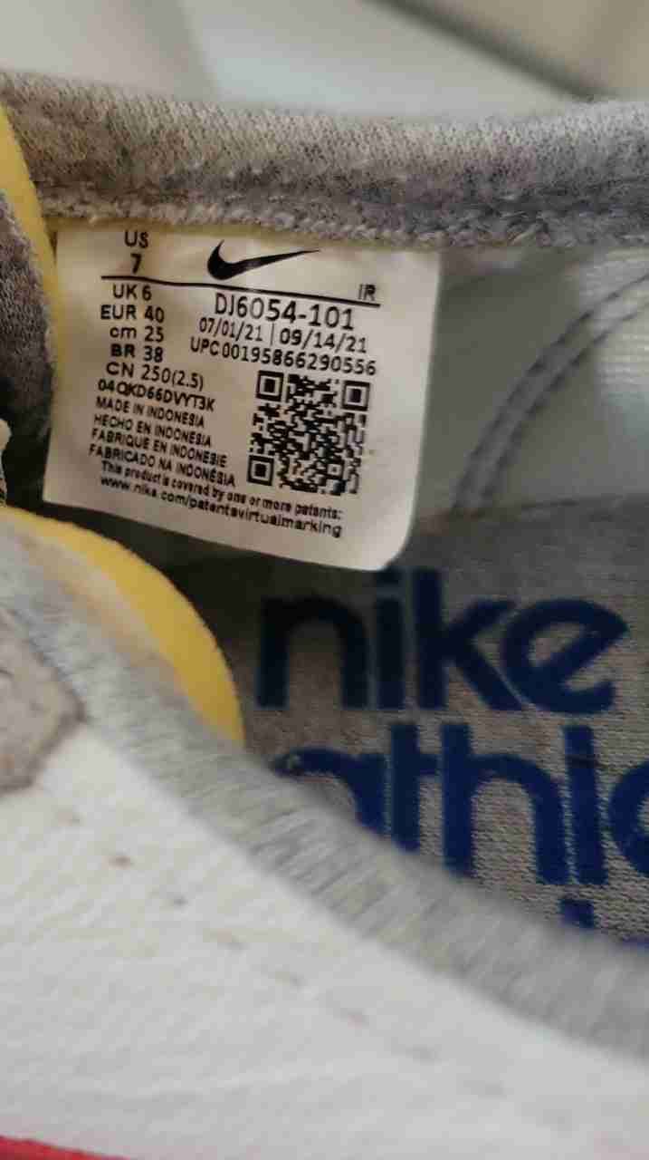 NWOB Women's Nike Waffle Trainer 2 Sneaker Size 7