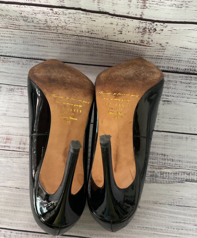 Women's Ted Baker Black Patent Leather Pump Size 40 US 9