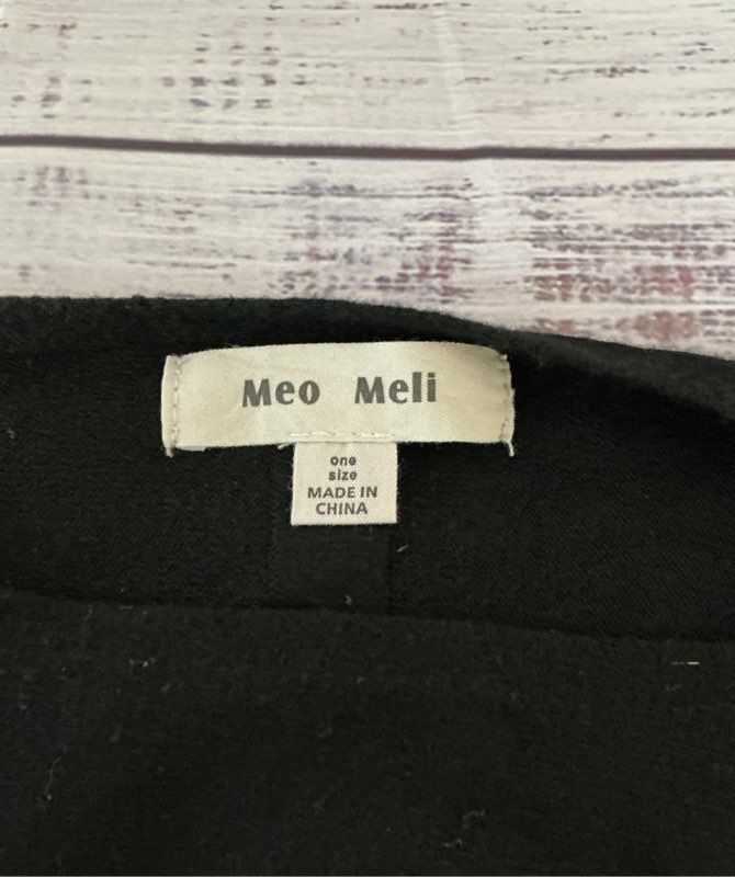 Women's Meo Meli Black Sweater with front pockets and buttons in back Size OS