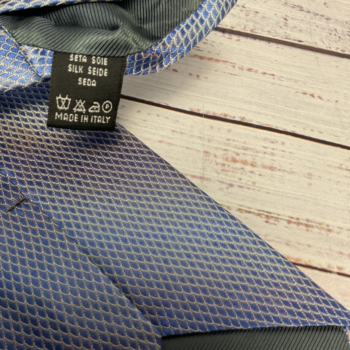 Lagerfeld Blue Iridescent Scale Neck Italy Silk Tie - Size 57"
