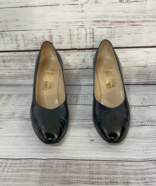 Used with Box Salvatore Ferragammo Navy Pump Heel Size 8 AA (Narrow)