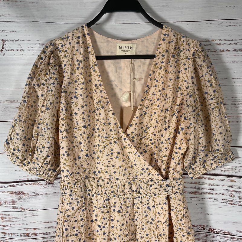 NWT Mirth Krabi Crossover Champagne Floral Print Short Sleeve Dress - Size M