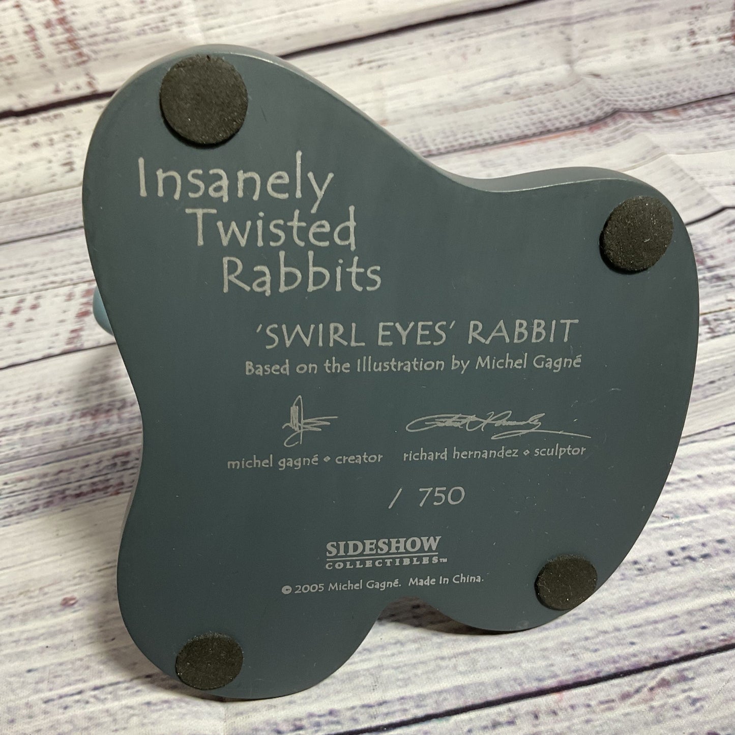 Rare SIDESHOW MICHEL GAGNE Insanely Twisted Rabbits Swirl Eye Rabbit Figurine
