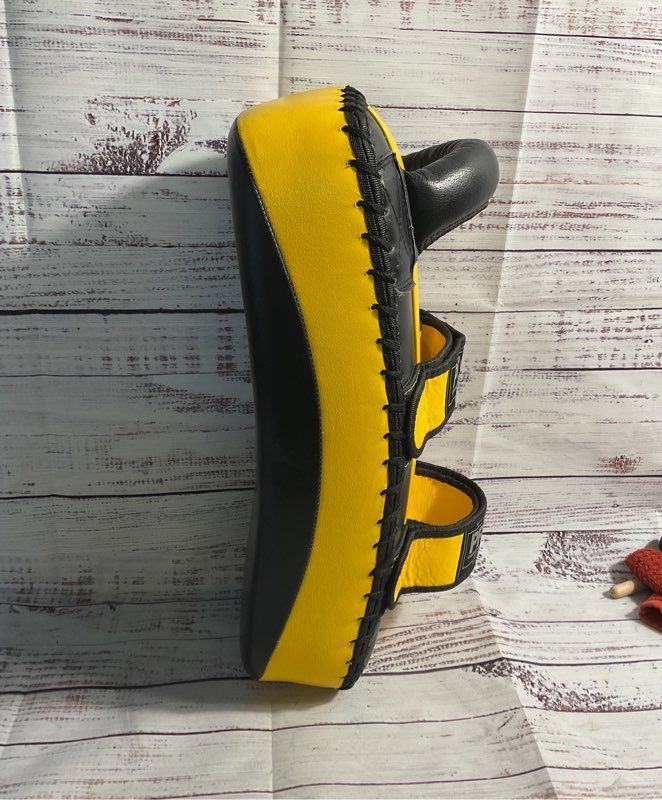 PRO Curved Standard Thai Kick Pad Black & Yellow