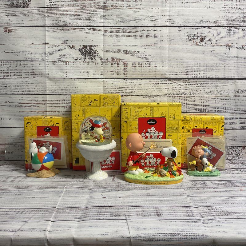 VTG. Hallmark Peanuts Gallery Snoopy Figurines & Snowglobe 4 pc. Bundle