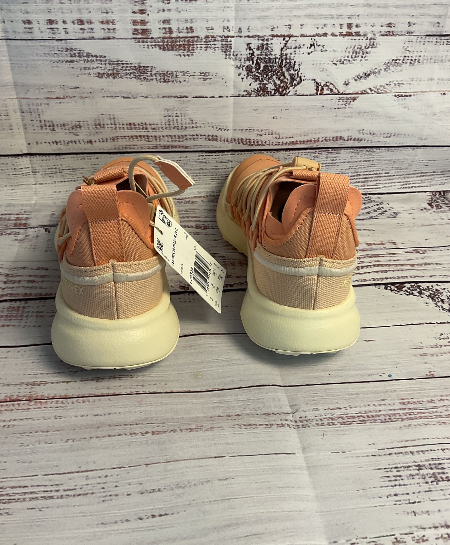 NWB Women's adidas Terrex Voyager 21 Peach Sneaker Size 5.5