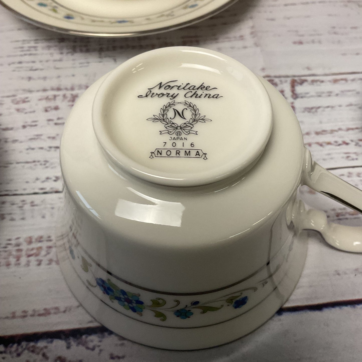 Noritake Norma Ivory China 7016 Ceramic Tea Cup Saucer Creamer Sugar Bowl 26 Pc