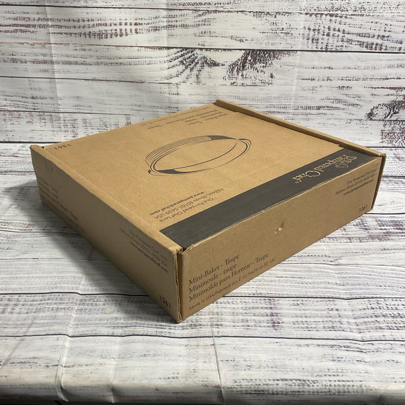 NIB The Pampered Chef Family Heritage Stoneware 8" Taupe Mini Baker #1361