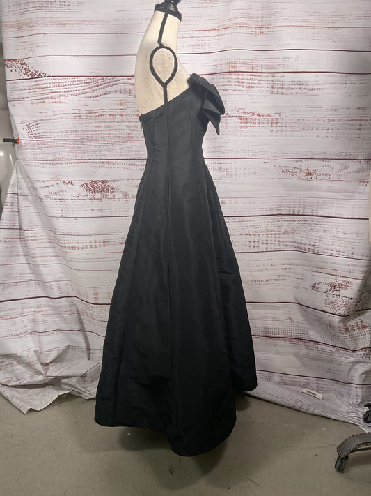 Mac Duggal Black Strapless Bow Gown - Size 0