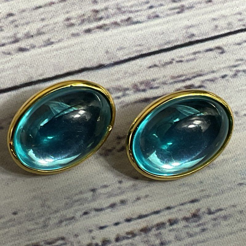 VTG. TRIFARI Gold Tone Blue Oval Rhinestone Clip On Earrings- 1.25"