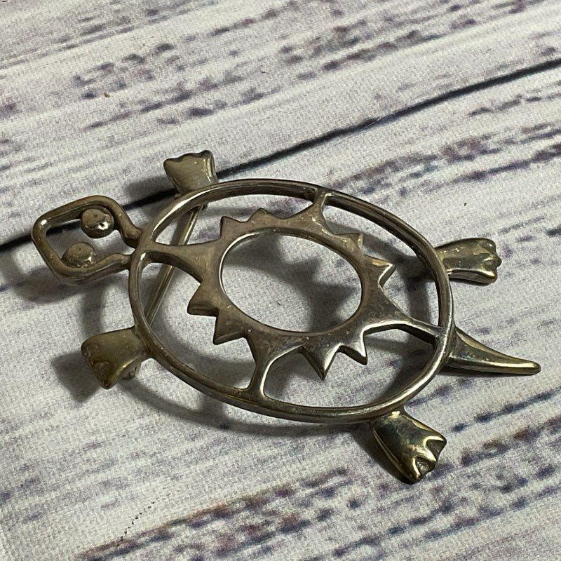 BELINDA WOODY B.W. Sterling Silver Turtle Brooch- 9.17g