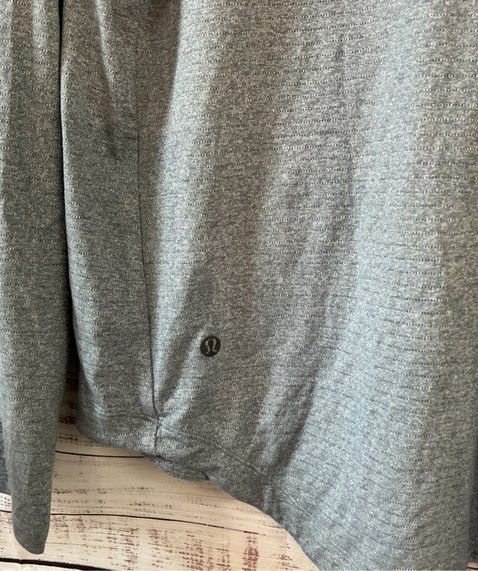 Men's Lululemon Bluegray Long Sleeve Pullover with hood Size L