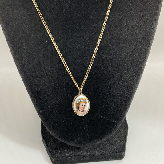 VTG./ANTIQUE LIMOGES Gold Tone Hand Painted Porcelain Cameo Portrait 1" Pendant