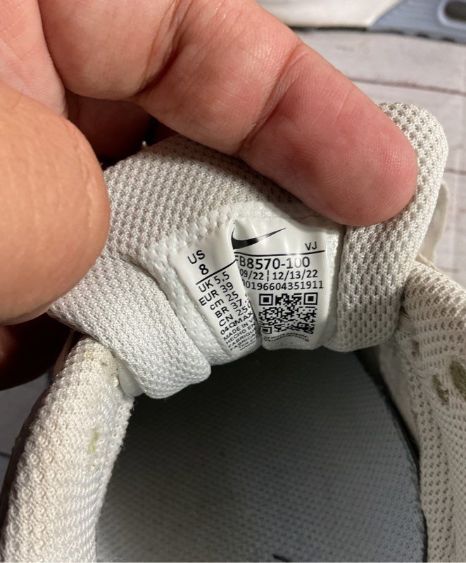 FB8570-100 Women's Nike AIR MAX 90 'WHITE WOLF GRAY PHOTON DUST' Size 8