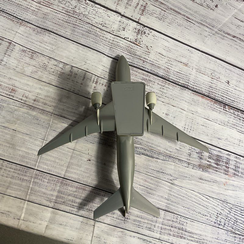 American Airlines Boeing 777 200 1:200 Scale Model W/ Stand