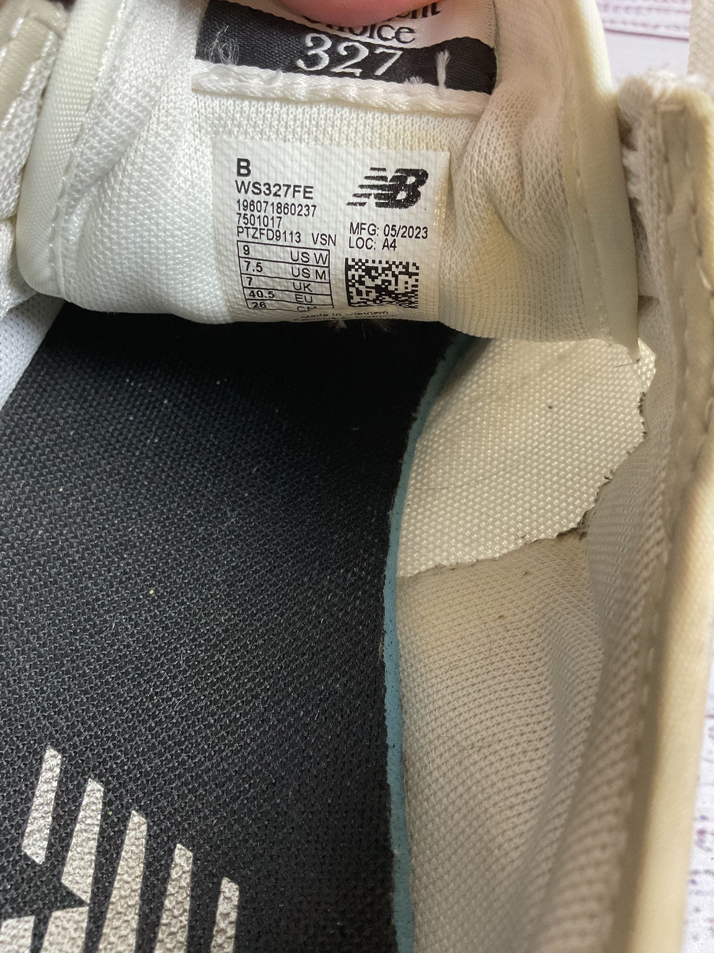 New Balance 327 White Athletic Shoe Women 9