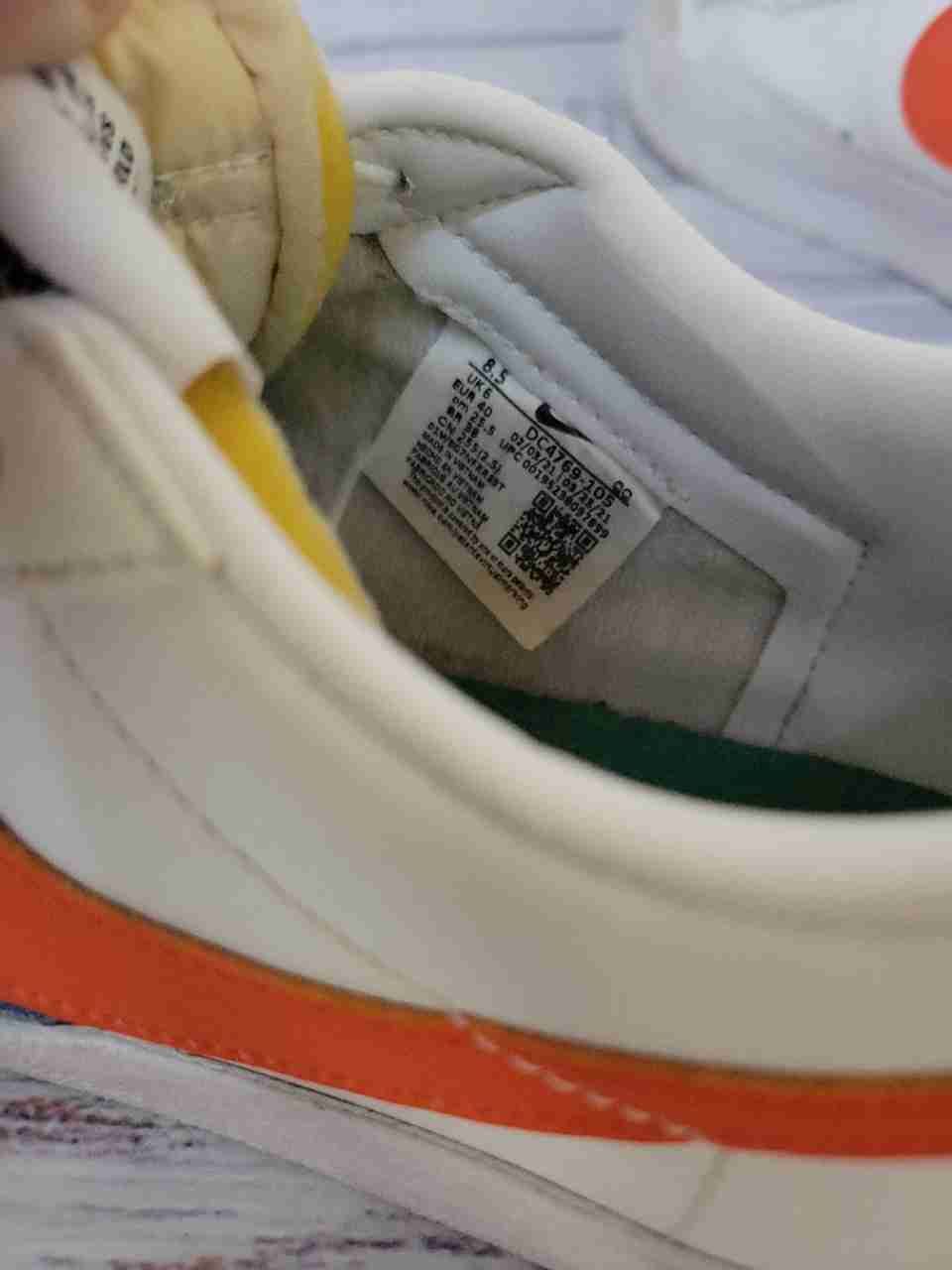 Women's Nike Dunk Low mini swoosh White & Orange Sneaker Size 8.5
