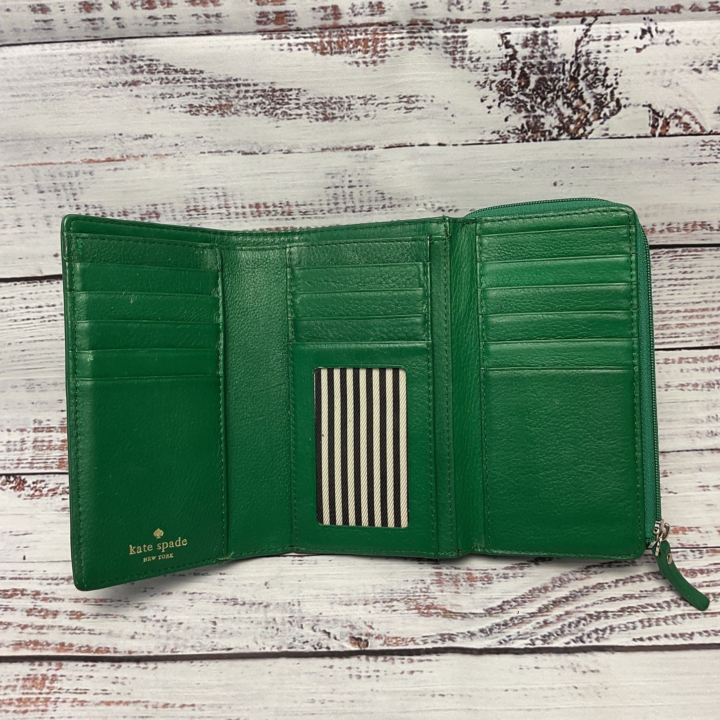 Kate Spade Cobble Hill Tara Green Pebbled Leather Wallet 3.3''h x 5.9''w