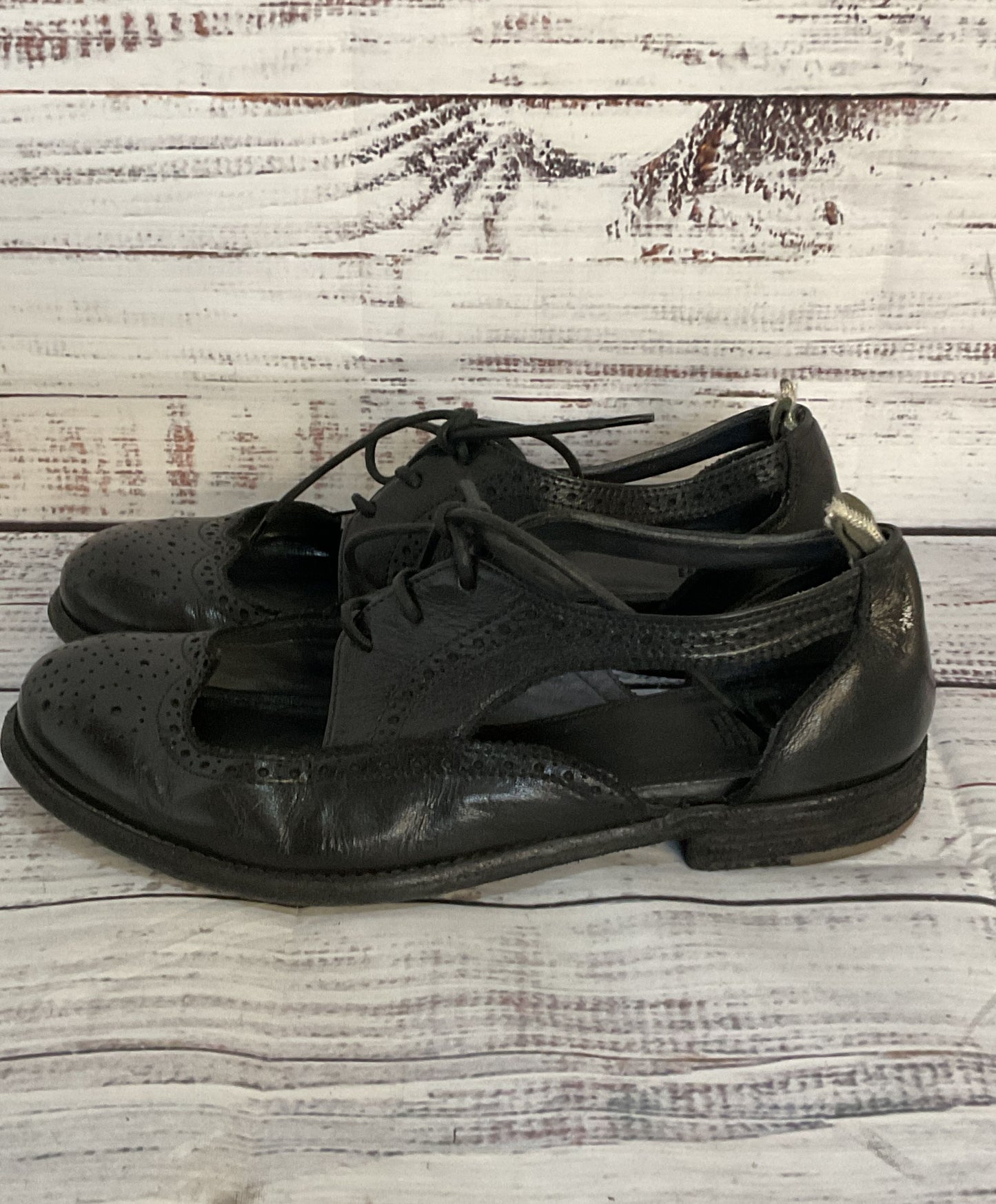 Officine Creative Leather Cut Out Wingtip Flats Black 6
