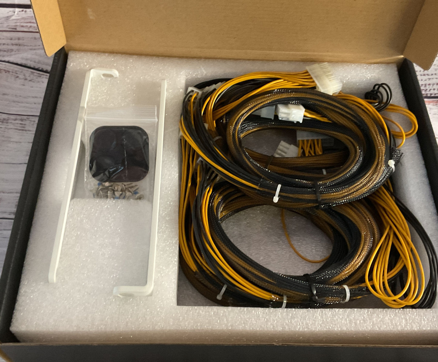 Fortinet FORTIRPS-100 External Redundant AC Power Supply
