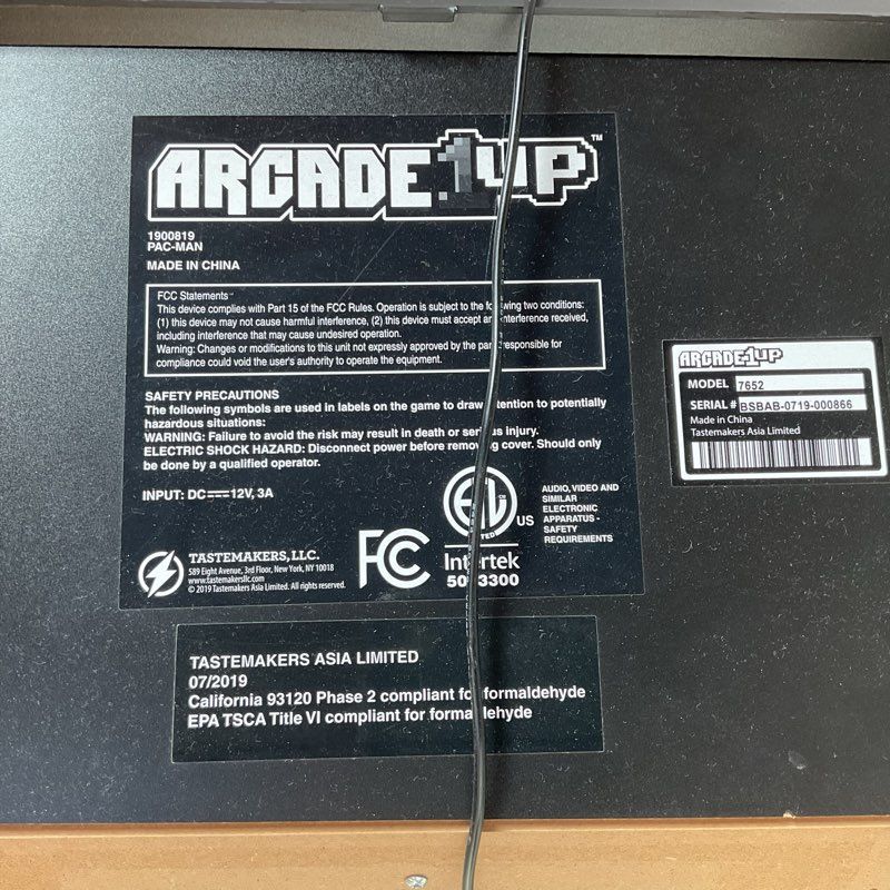 ARCADE 1UP #7652 Classic 2-in-1 Home Arcade 4ft CRACKED SCREEN GAME WORKS- AS-IS
