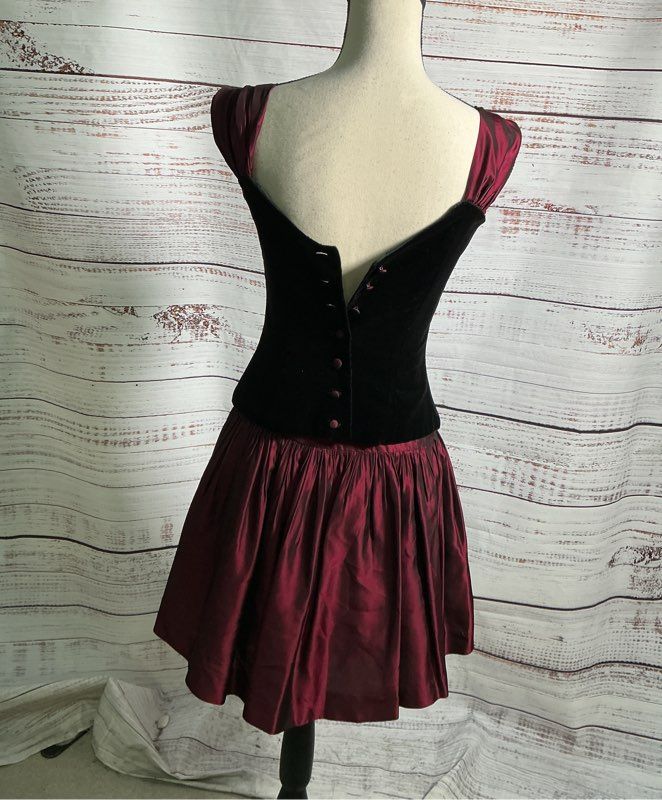 Women's Vintage Made in Paris 2 pc velvet top w/satin skirt Size 38/XS